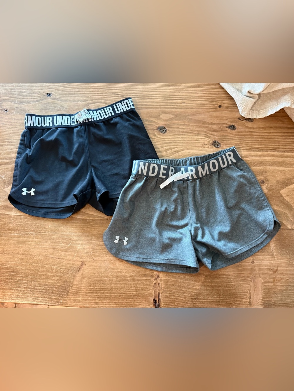 Girls Under Armour Shorts size Medium